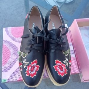 Via Pinky Collection Shoes